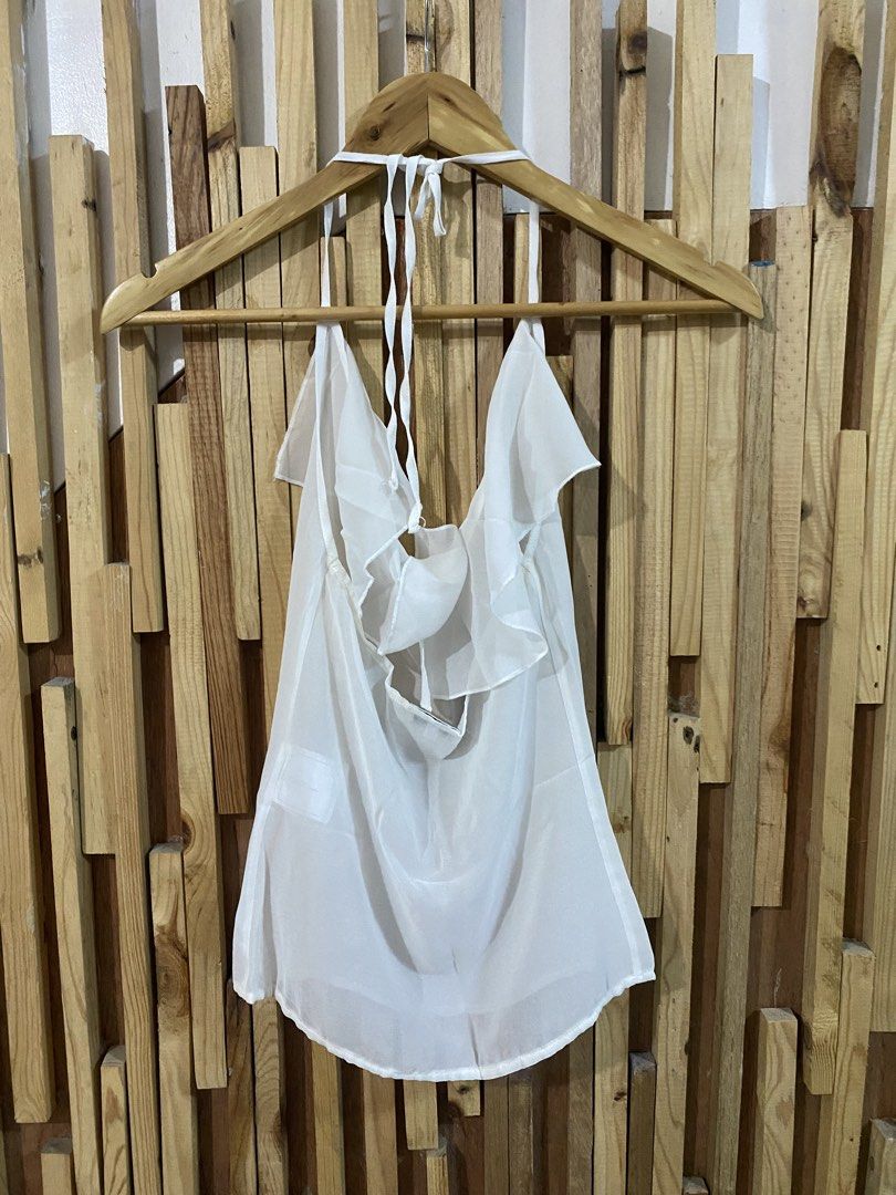 Chanel White Ruffle Halter Top (Category: Sleeveless) located in Mabalacat. Submitted by calmrabbit.ae2127 (Listing ID 1462537832, Image 3). Description: .