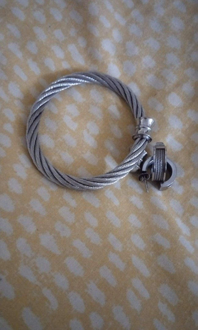 Chariol bangles and earrings (Category: Luxury Accessories) located in Manila. Submitted by ceeteehcee (Listing ID 1462590909, Image 2). Description: original chariol bangles and earrings sold together for only 8k.