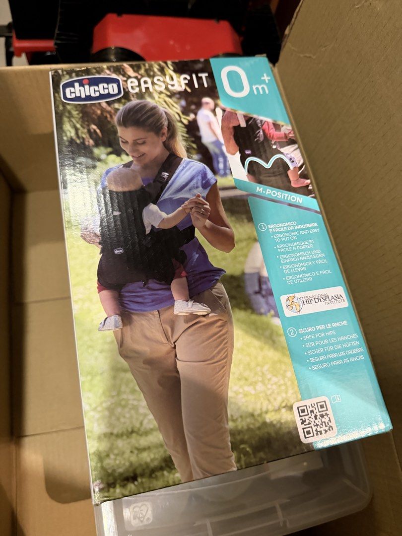 Chicco EasyFit Baby Carrier 0m+ (Category: Carriers & Slings) located in Manila. Submitted by onlinegarageph (Listing ID 1462441895, Image 1). Description: - Chicco EasyFit baby carrier - Suitable from birth (0m+) - M-position for baby's comfort - International Hip Dysplasia Institute certified - Easy to put on and adjust - Ideal for keeping baby close while on the go.