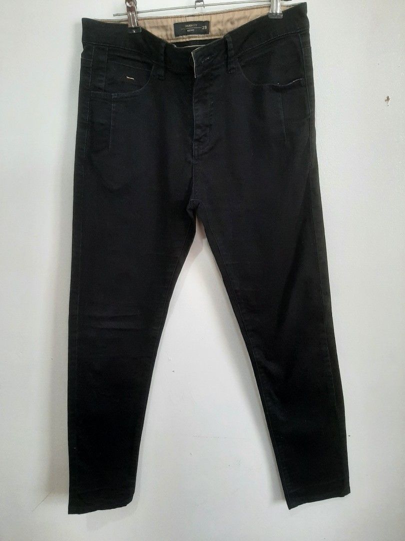 Chinos black (Category: Chinos) located in Las Pinas. Submitted by cj_e06 (Listing ID 1462448880, Image 1). Description: MEMO truefit chinos black waist 29 inches.