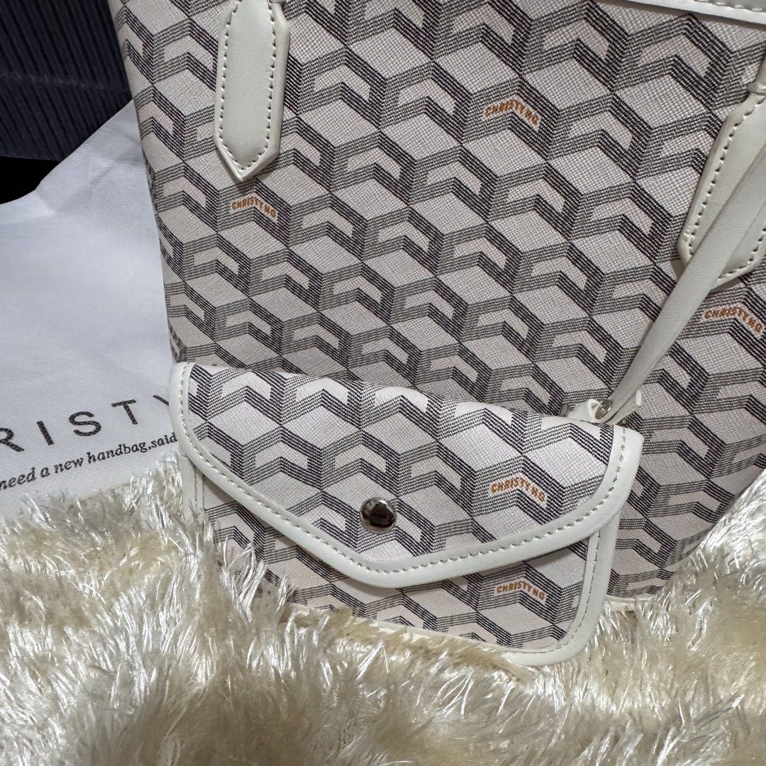 Christ Ng Russo (Category: Tote Bags) located in Manila. Submitted by shophistikadabymariel (Listing ID 1462601478, Image 3). Description: Christy Ng Russo Small White Morror Copy Super Cute nito gets nyo na🤍 Rfs: Decluttering .