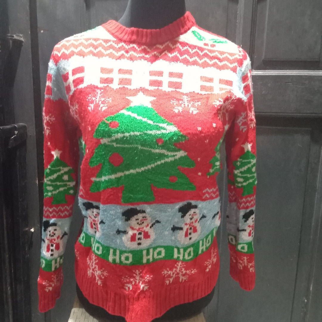 Christmas pull up sweater (Category: Others Tops) located in Angono. Submitted by thrifted.fashionshop (Listing ID 1462635379, Image 1). Description: Fit - small / med *knitted <COLORS MAY VARY DUE TO LIGHTING> MOD : Gcash only COURIER : Jnt / Lalamove.