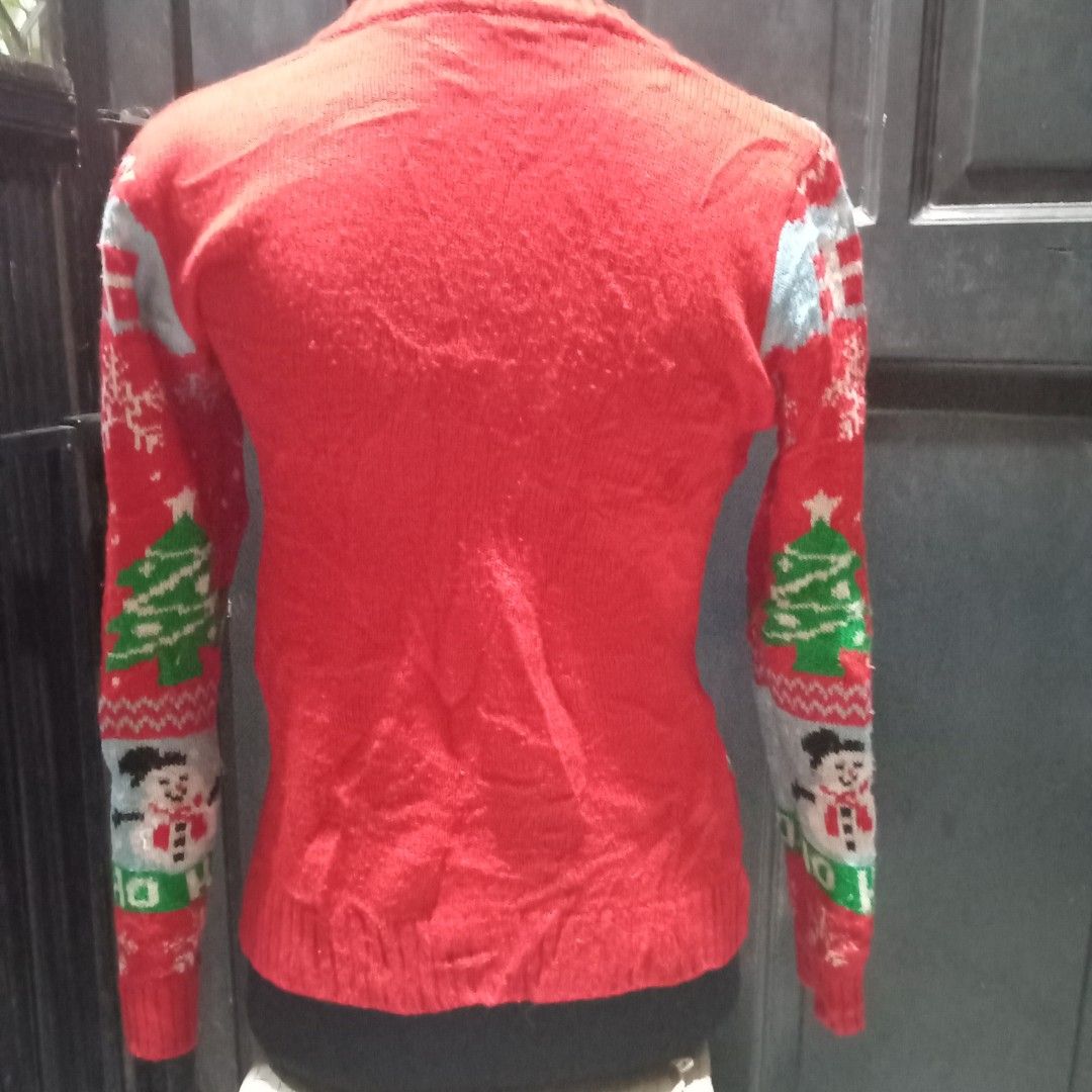 Christmas pull up sweater (Category: Others Tops) located in Angono. Submitted by thrifted.fashionshop (Listing ID 1462635379, Image 2). Description: Fit - small / med *knitted <COLORS MAY VARY DUE TO LIGHTING> MOD : Gcash only COURIER : Jnt / Lalamove.