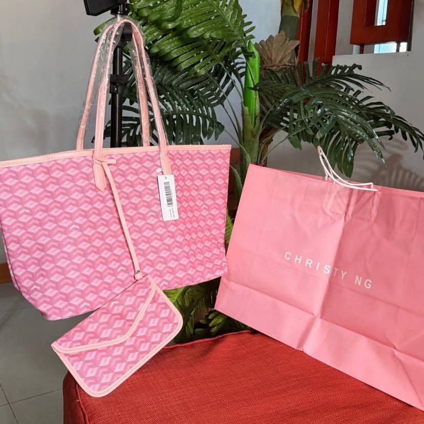 CHRISTY NG Large Russo (Category: Tote Bags) located in Guinobatan. Submitted by jadieee_young22 (Listing ID 1462454186, Image 2). Description: Christy NG Large Russo ₱2, 699 -with paper bag -ust bag / individual plastic -pre-order from 🇻🇳 (4-5 days process only) -actual photos | what you see is what you exactly get! -shipping nationwide via tiktok co .