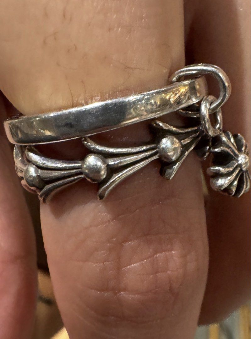 Chrome Hearts 魚骨戒指 （分類：飾物及配件）位於 Hong Kong。 由 kenken31 提交（商品編號 1462470297，圖片 1）。簡介： US7.5. 有單 有袋 Pm for more details 。