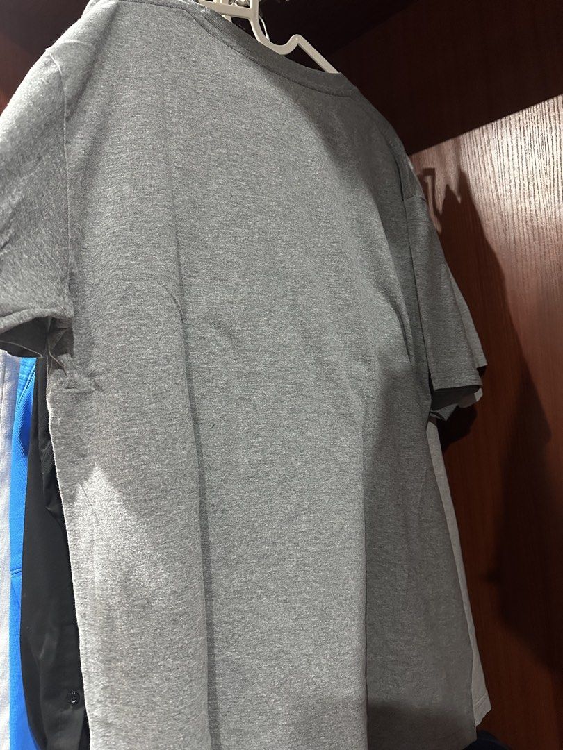CIRCA Grey T-Shirt Size XL (Category: Tshirts & Polo Shirts ) located in Calamba. Submitted by treb_c (Listing ID 1462562802, Image 2). Description: - Brand: CIRCA - Color: Grey - Size: XL - Material: Comfortable Cotton - Features: CIRCA logo graphic on front - Style: Casual, everyday wear Calamba area Rfs: decluttering.