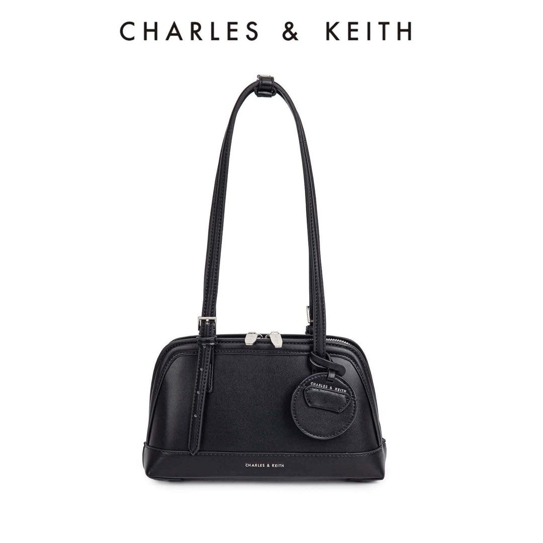 CK Mini Tote (Category: Shoulder Bags) located in Dagupan City. Submitted by maryennie (Listing ID 1462513389, Image 3). Description: ⬆️CĶ MINI TOTE - Size:26x15x8cm - w dust bag, serial no - Direct J&T shipout TERMS AND CONDITIONS: RETURNS, REFUNDS & EXCHANGES • No returns, refunds, or exchanges due to sizing concerns or change of mind. • Returns, refunds, or exchanges are only accepted for incorrect missing item (s). • A complete unboxing video