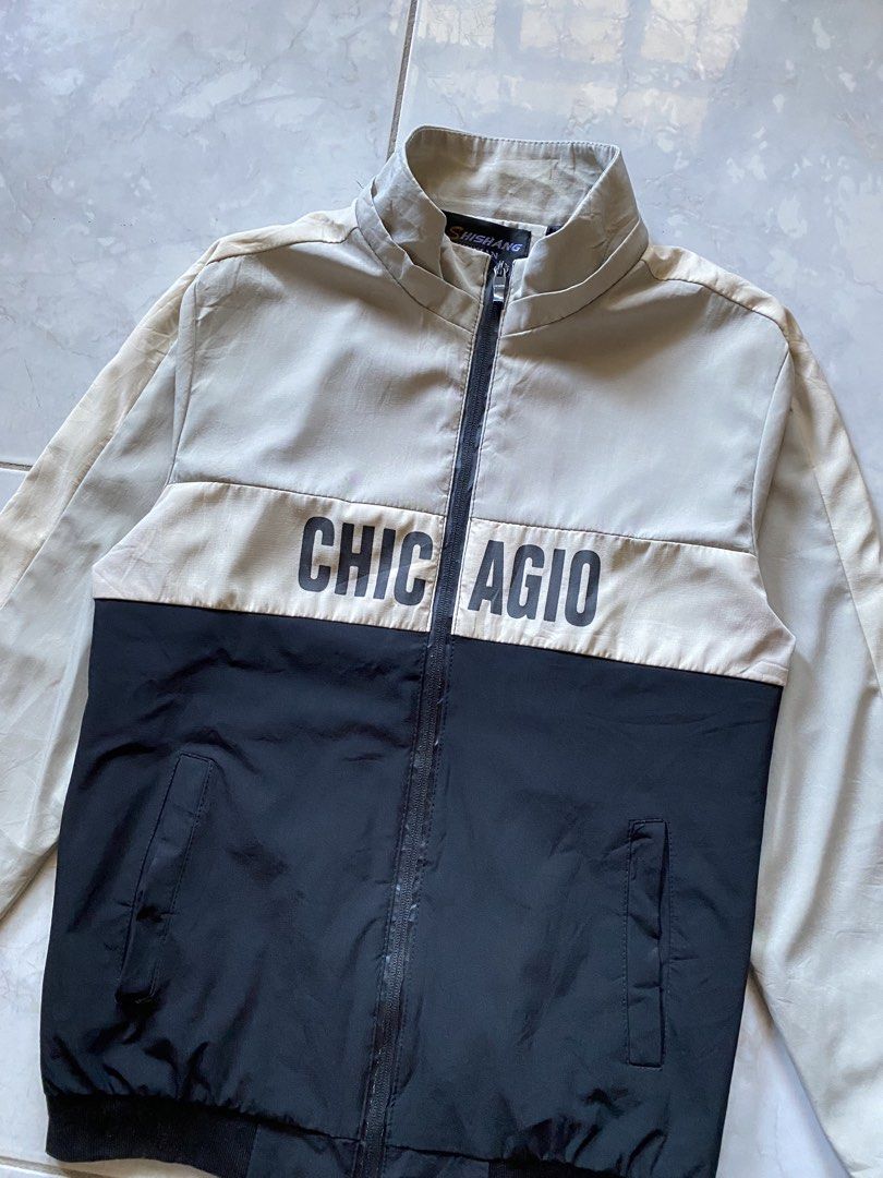 Classic Windbreaker Jacket (Category: Coats, Jackets and Outerwear) located in Mangaldan. Submitted by primedealsofficial.ph (Listing ID 1462044664, Image 2). Description: Dimension: 20x26 Size: Medium Condition: 9/10 Need wash .