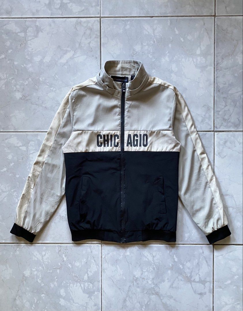 Classic Windbreaker Jacket (Category: Coats, Jackets and Outerwear) located in Mangaldan. Submitted by primedealsofficial.ph (Listing ID 1462044664, Image 1). Description: Dimension: 20x26 Size: Medium Condition: 9/10 Need wash .