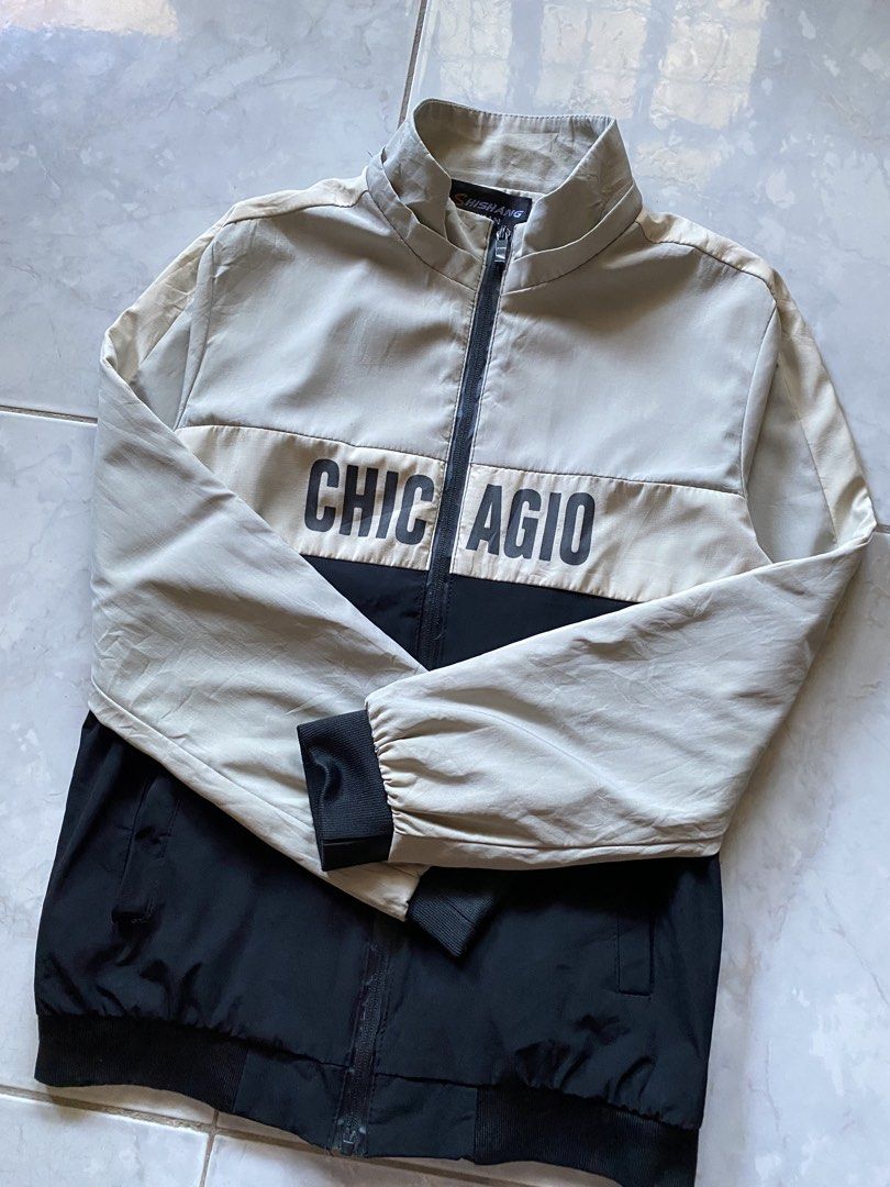 Classic Windbreaker Jacket (Category: Coats, Jackets and Outerwear) located in Mangaldan. Submitted by primedealsofficial.ph (Listing ID 1462044664, Image 3). Description: Dimension: 20x26 Size: Medium Condition: 9/10 Need wash .