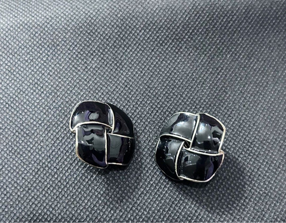 Clip On Earrings (Category: Earrings) located in Makati City. Submitted by cestparfaitvintagejewelries (Listing ID 1462474464, Image 1). Description: .