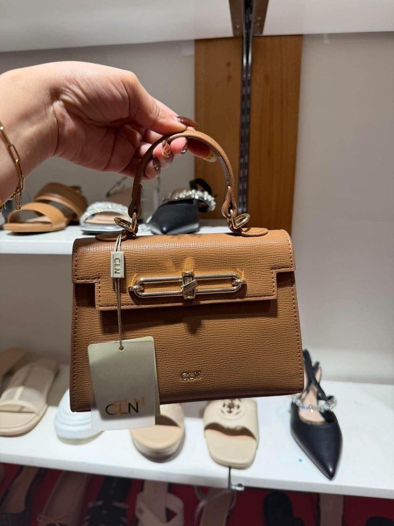 CLN MALL PULLOUT BAGS (Category: Shoulder Bags) located in Dagupan City. Submitted by maryennie (Listing ID 1462519979, Image 1). Description: CLN MALL PULLOUT WITH FREE PAPERBAG 🛍️ ₱2,500 TERMS AND CONDITIONS: RETURNS, REFUNDS & EXCHANGES • No returns, refunds, or exchanges due to sizing concerns or change of mind. • Returns, refunds, or exchanges are only accepted for incorrect missing item (s). • A complete unboxing video (starting from the u