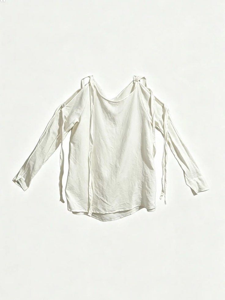 CLUB MONACO (Category: Blouses) located in Davao. Submitted by sart0ria85 (Listing ID 1462490726, Image 1). Description: A cream blouse with ties on both shoulders. 70%VISCOSE 30%SILK MADE IN CHINA 🇨🇳 SMALL. Size 4 EXCELLENT CONDITION (92/100).
