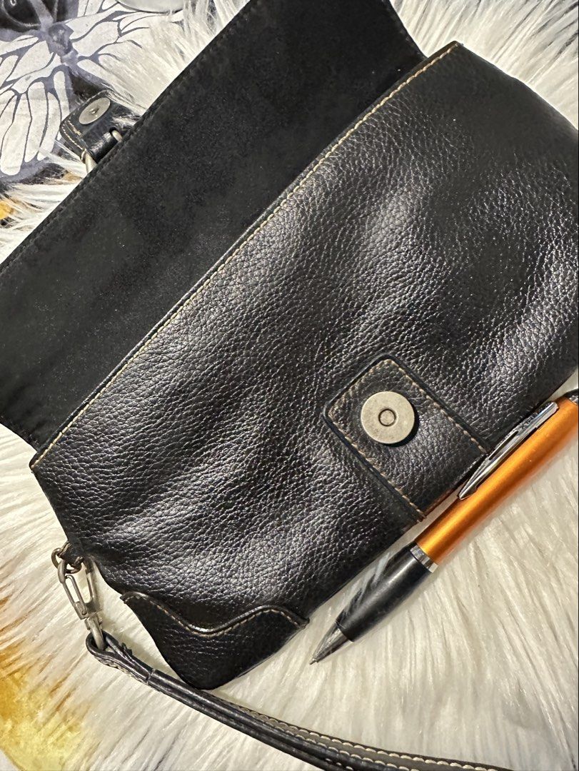 Clutch bag (bath and body works) (Category: Clutches) located in Caloocan City. Submitted by trebdy01 (Listing ID 1462491294, Image 2). Description: Pre owned From usa.