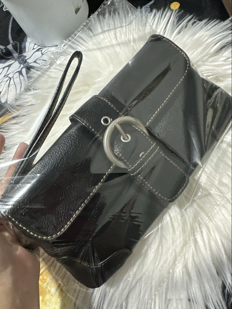 Clutch bag (bath and body works) (Category: Clutches) located in Caloocan City. Submitted by trebdy01 (Listing ID 1462491294, Image 1). Description: Pre owned From usa.