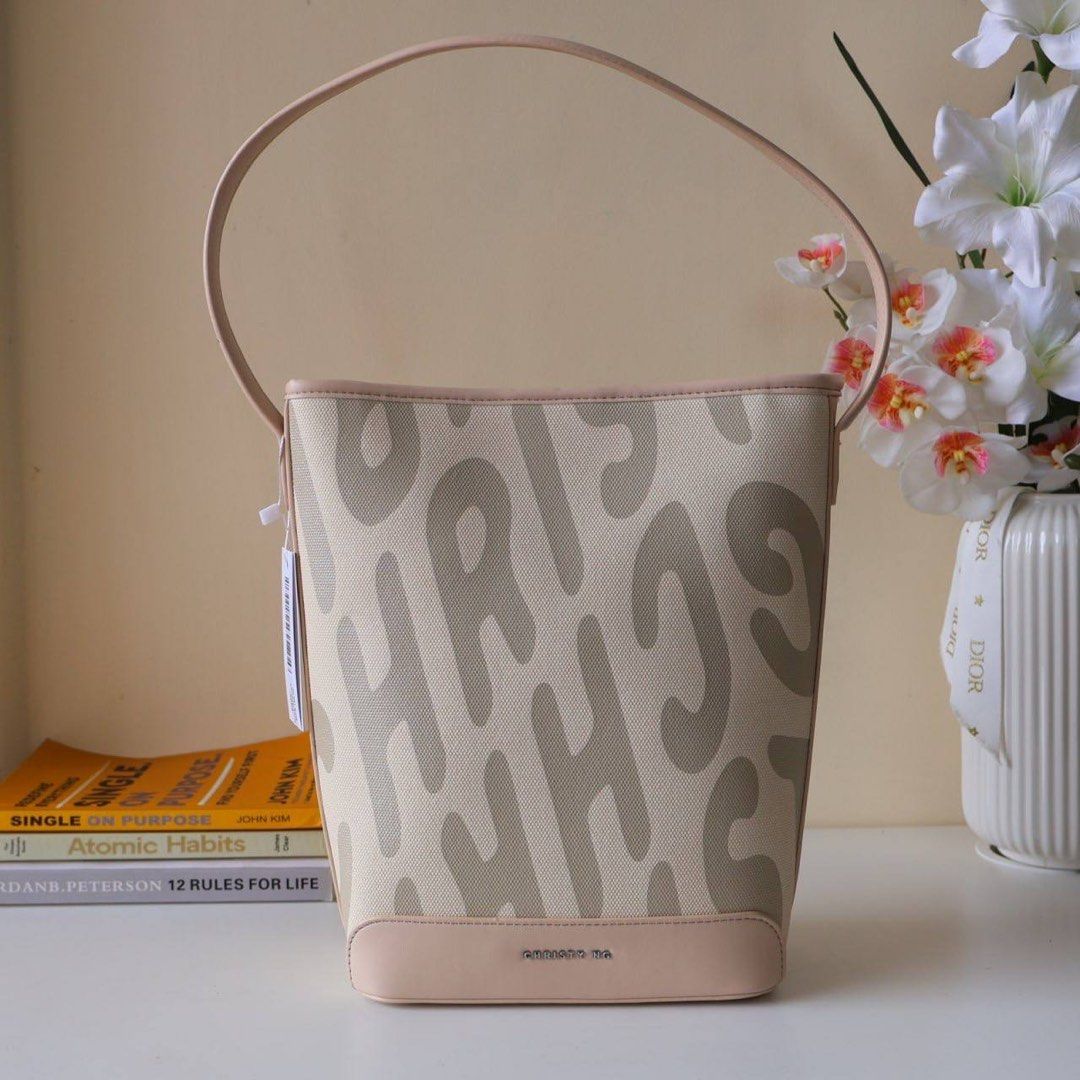 CNG LOGO BUCKET BAG (Category: Shoulder Bags) located in Manila. Submitted by mypshopp (Listing ID 1462469180, Image 1). Description: 💯🇻🇳 vietnam qua Complete inclusion Actual pic posted📸.
