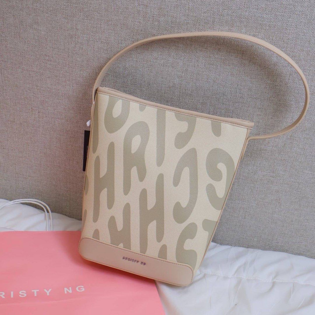 CNG LOGO BUCKET BAG (Category: Shoulder Bags) located in Manila. Submitted by mypshopp (Listing ID 1462469180, Image 3). Description: 💯🇻🇳 vietnam qua Complete inclusion Actual pic posted📸.
