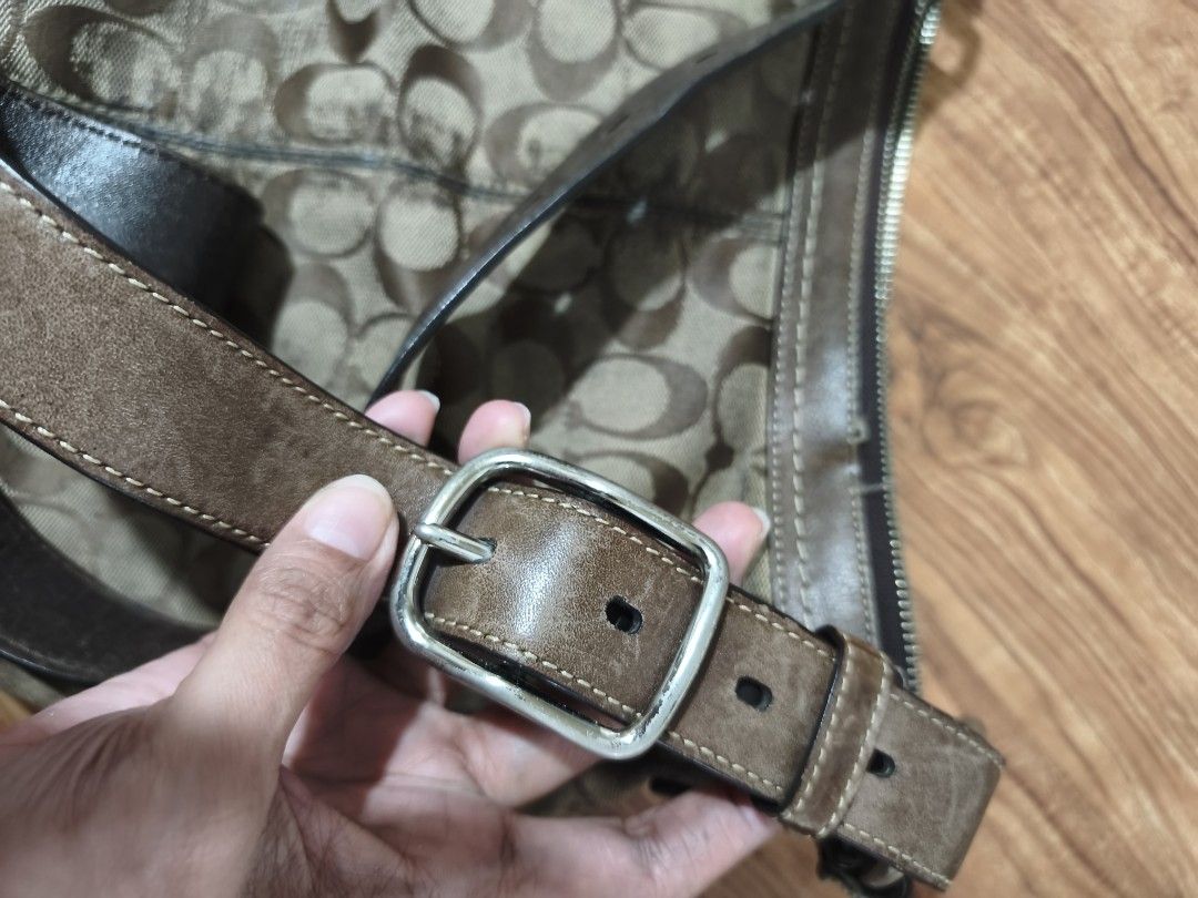 Coach (Category: Cross-body Bags) located in Quezon City. Submitted by uydaisy1979 (Listing ID 1462569239, Image 3). Description: old na.