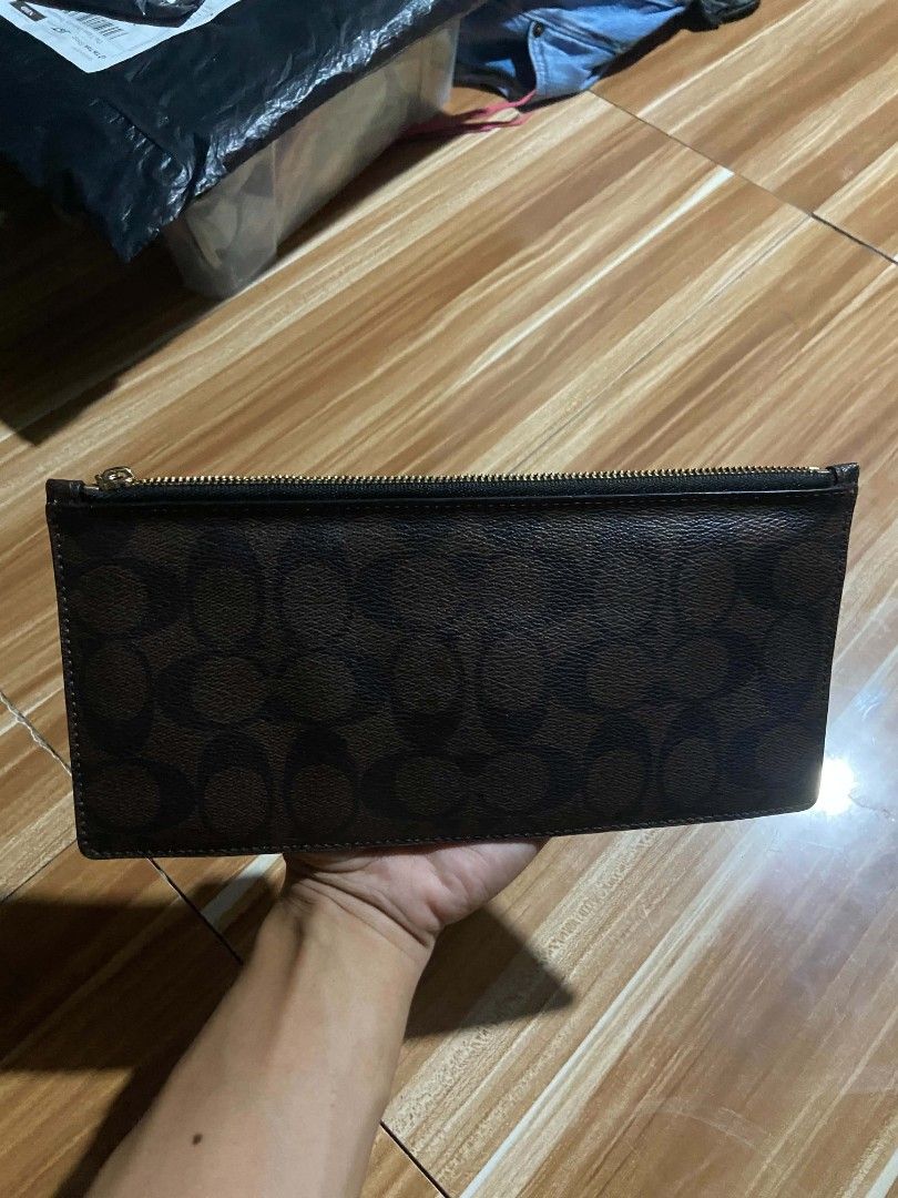Coach (Category: Purses & Pouches) located in Manila. Submitted by drenren (Listing ID 1462630499, Image 3). Description: 1k only.