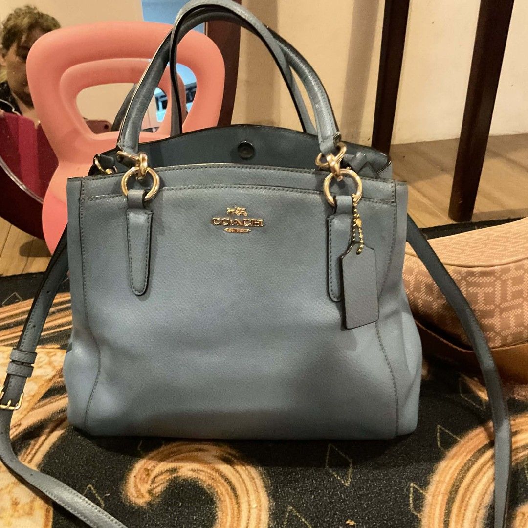 Coach bag crossbody (Category: Cross-body Bags) located in Dasmarinas. Submitted by erljapan (Listing ID 1462607474, Image 1). Description: Authentic coach from JP Na stock lang sa kabinet nagkaron ng molds pero nilinis ko na may konting bakat lang pero di sya halata walang bakbak di masyado nagamit napa stock lang.. FYI leather sya loc Dasma cavite.