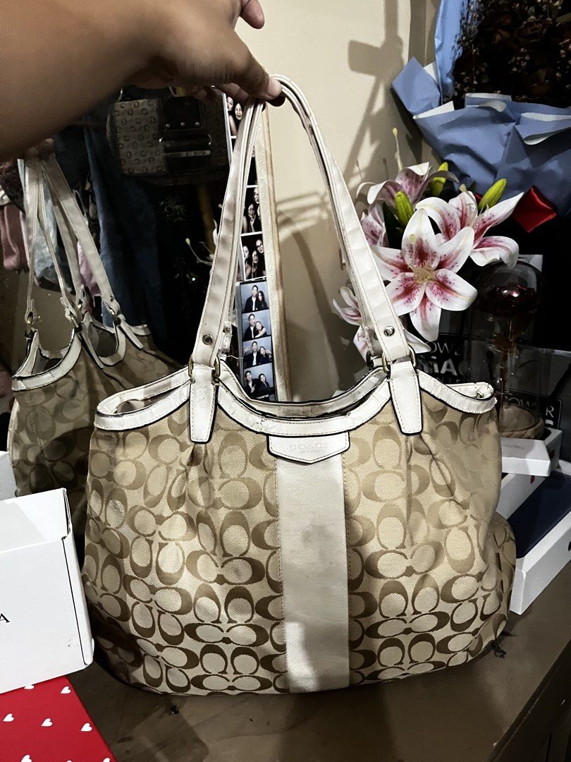 COACH BAGS WITH ISSUE (Category: Shoulder Bags) located in Butuan. Submitted by darlingdressco. (Listing ID 1462586044, Image 2). Description: .