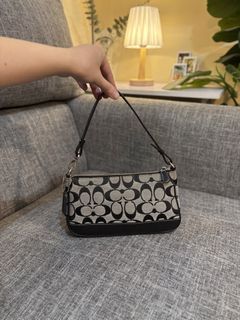 (Category: ) located in . Submitted by bagsistersph (Listing ID 1462614103, Image 1). Description: .