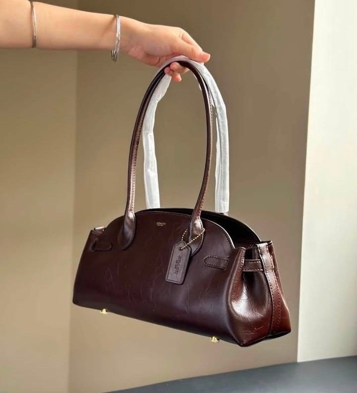 COACH EMPIRE CARRY ALL BAG (Category: Luxury Bags & Wallets) located in Pasig City. Submitted by titalana2011991 (Listing ID 1462540983, Image 3). Description: BRANDNEW PAPER BAG/ DUST BAG/ TAG NO MEET UP PAY AS U ORDER.