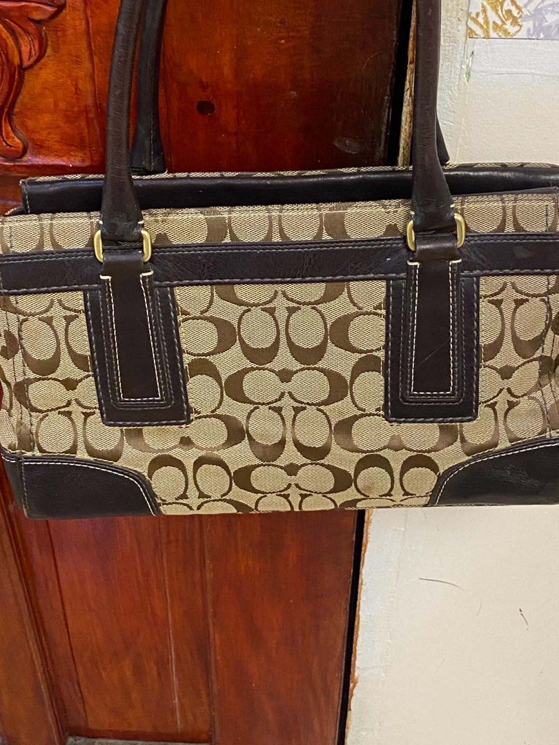 coach hampton (Category: Shoulder Bags) located in Manila. Submitted by lori.millan23 (Listing ID 1462512039, Image 2). Description: .
