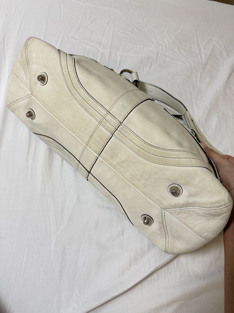 Coach Hampton 1941 (Category: Luxury Bags & Wallets) located in Bulacan. Submitted by milobearrr (Listing ID 1462545532, Image 3). Description: Coach Hampton 1941 Bag .