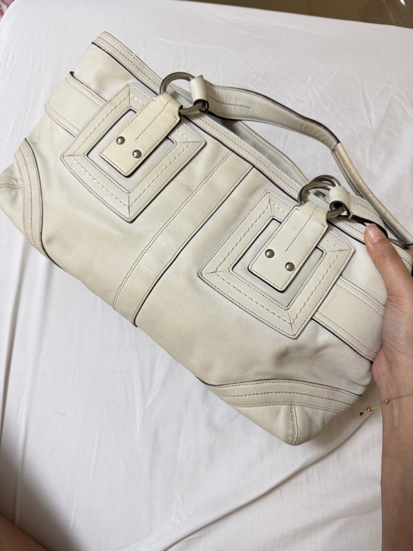 Coach Hampton 1941 (Category: Luxury Bags & Wallets) located in Bulacan. Submitted by milobearrr (Listing ID 1462545532, Image 2). Description: Coach Hampton 1941 Bag .
