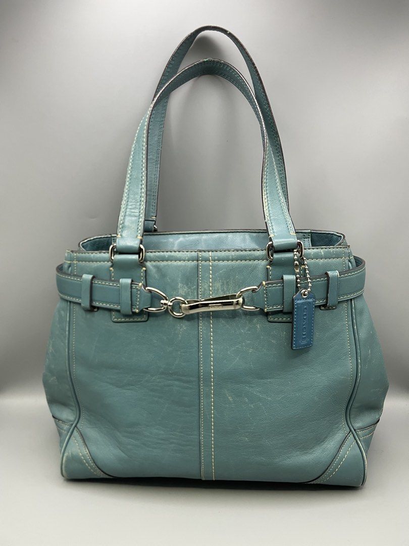 COACH HAMPTON SHOULDER BAG (Category: Shoulder Bags) located in Bulacan. Submitted by ridersthrift_ph (Listing ID 1462532216, Image 1). Description: Authentic In Great Condition Sign of usage check flicks for details Gcash Payment Bulacan 📍.