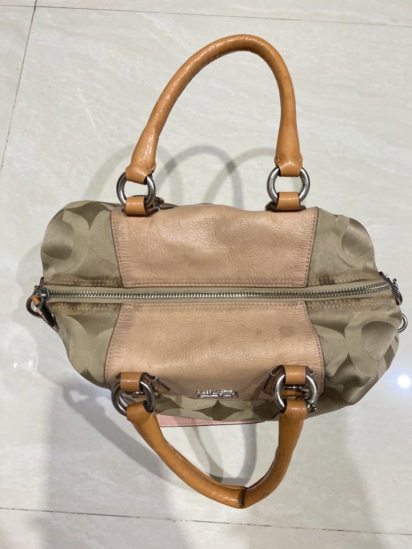 Coach Madison 2-Way Bag (Category: Shoulder Bags) located in San Pedro. Submitted by declutterbymb (Listing ID 1462628239, Image 2). Description: - 9/10 condition - no major flaws - super good pa - see photos for details ‼️Payment First 📍San Pedro, Laguna 🚚 J&T or Lalamove .
