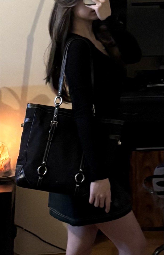 Coach medium triple black vintage tote (Category: Shoulder Bags) located in Binangonan. Submitted by bagsistersph (Listing ID 1462614567, Image 2). Description: .