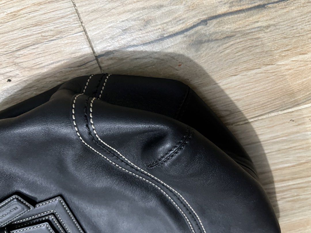 COACH SOHO BLACK LEATHER TOTE (Category: Tote Bags) located in Baguio. Submitted by closetgc.clothingshop (Listing ID 1462471905, Image 3). Description: Coach soho black leather tote Guaranteed authentic In excellent condition .