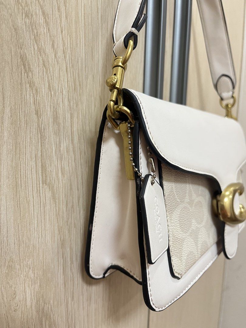 Coach Tabby (Category: Shoulder Bags) located in San Fernando. Submitted by luckychloever (Listing ID 1462618989, Image 2). Description: Coach Tabby | NGA Suede interior Intact rubber lining .