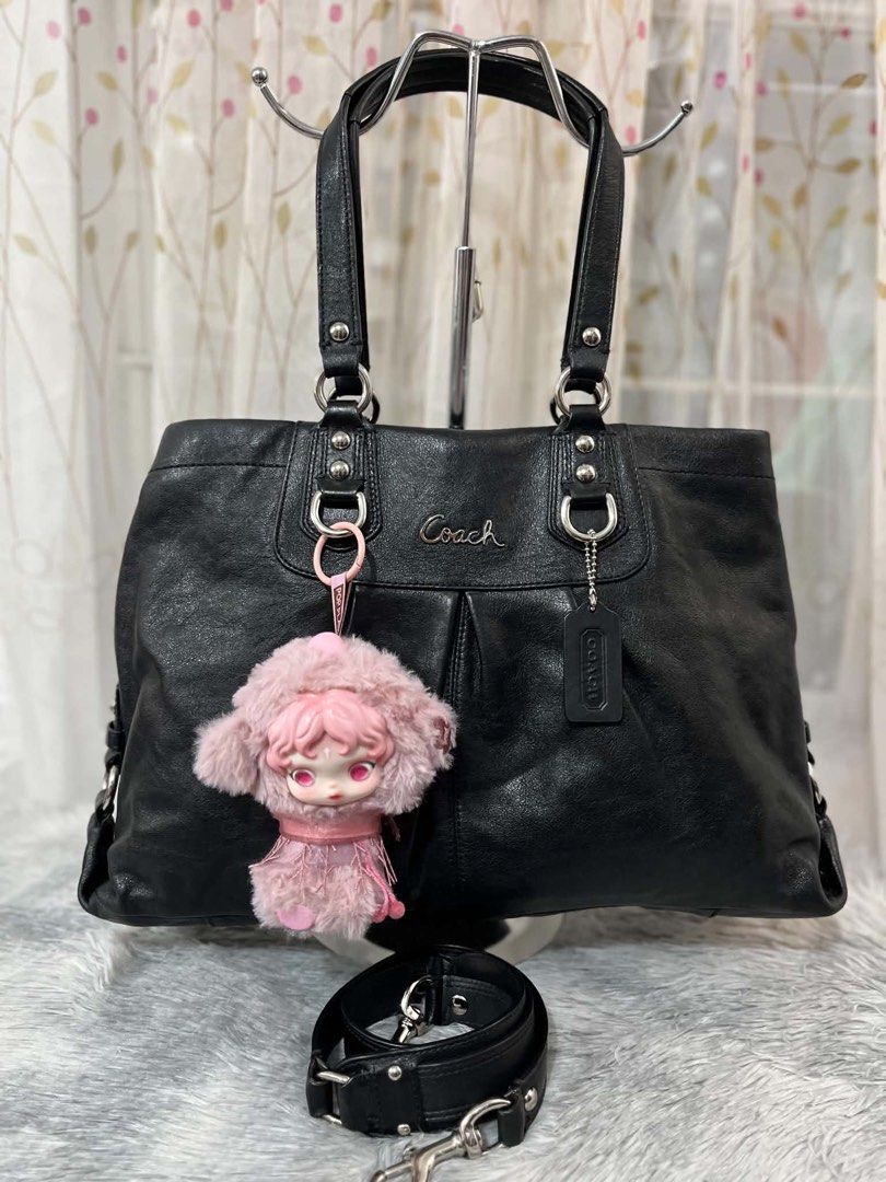 Coach two way black (Category: Luxury Bags & Wallets) located in San Jacinto. Submitted by kellysthrift_ (Listing ID 1462473757, Image 2). Description: Coach teo way no issue.