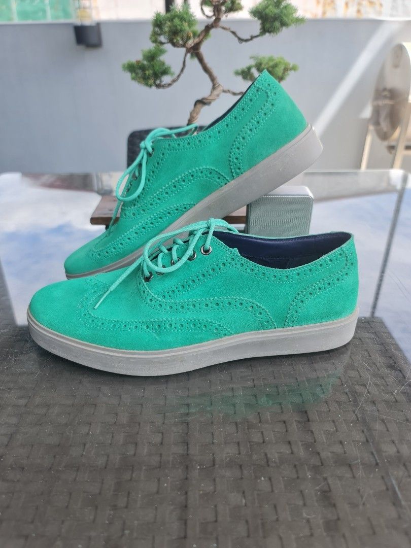 Cole Hann Bergen WingTip Formal Shoes (Category: Casual Shoes) located in Quezon City. Submitted by jt.pangan (Listing ID 1462680004, Image 3). Description: fs: COLE HANN BERGEN WINGTIP Mint Leaf Suade size: 11.5 bought from US preloved / unused rfs: padala from US d type ang kulay PUNTAHAN pra makasigurado at macheck legit & sure buyer lang pls loc: bagong pag-asa Quezon city.