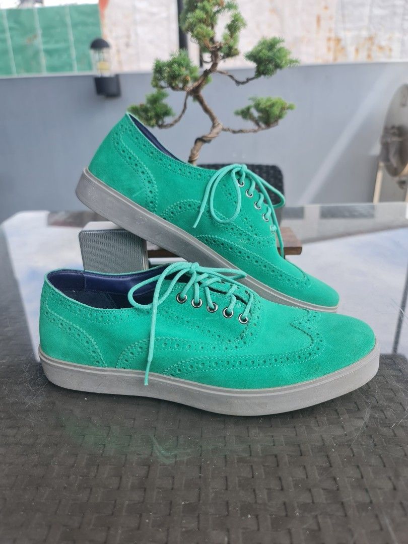 Cole Hann Bergen WingTip Formal Shoes (Category: Casual Shoes) located in Quezon City. Submitted by jt.pangan (Listing ID 1462680004, Image 2). Description: fs: COLE HANN BERGEN WINGTIP Mint Leaf Suade size: 11.5 bought from US preloved / unused rfs: padala from US d type ang kulay PUNTAHAN pra makasigurado at macheck legit & sure buyer lang pls loc: bagong pag-asa Quezon city.