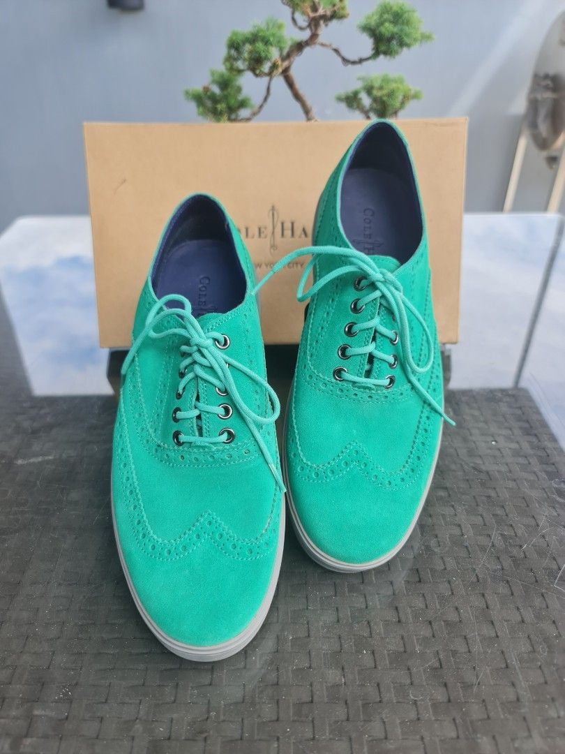 Cole Hann Bergen WingTip Formal Shoes (Category: Casual Shoes) located in Quezon City. Submitted by jt.pangan (Listing ID 1462680004, Image 1). Description: fs: COLE HANN BERGEN WINGTIP Mint Leaf Suade size: 11.5 bought from US preloved / unused rfs: padala from US d type ang kulay PUNTAHAN pra makasigurado at macheck legit & sure buyer lang pls loc: bagong pag-asa Quezon city.