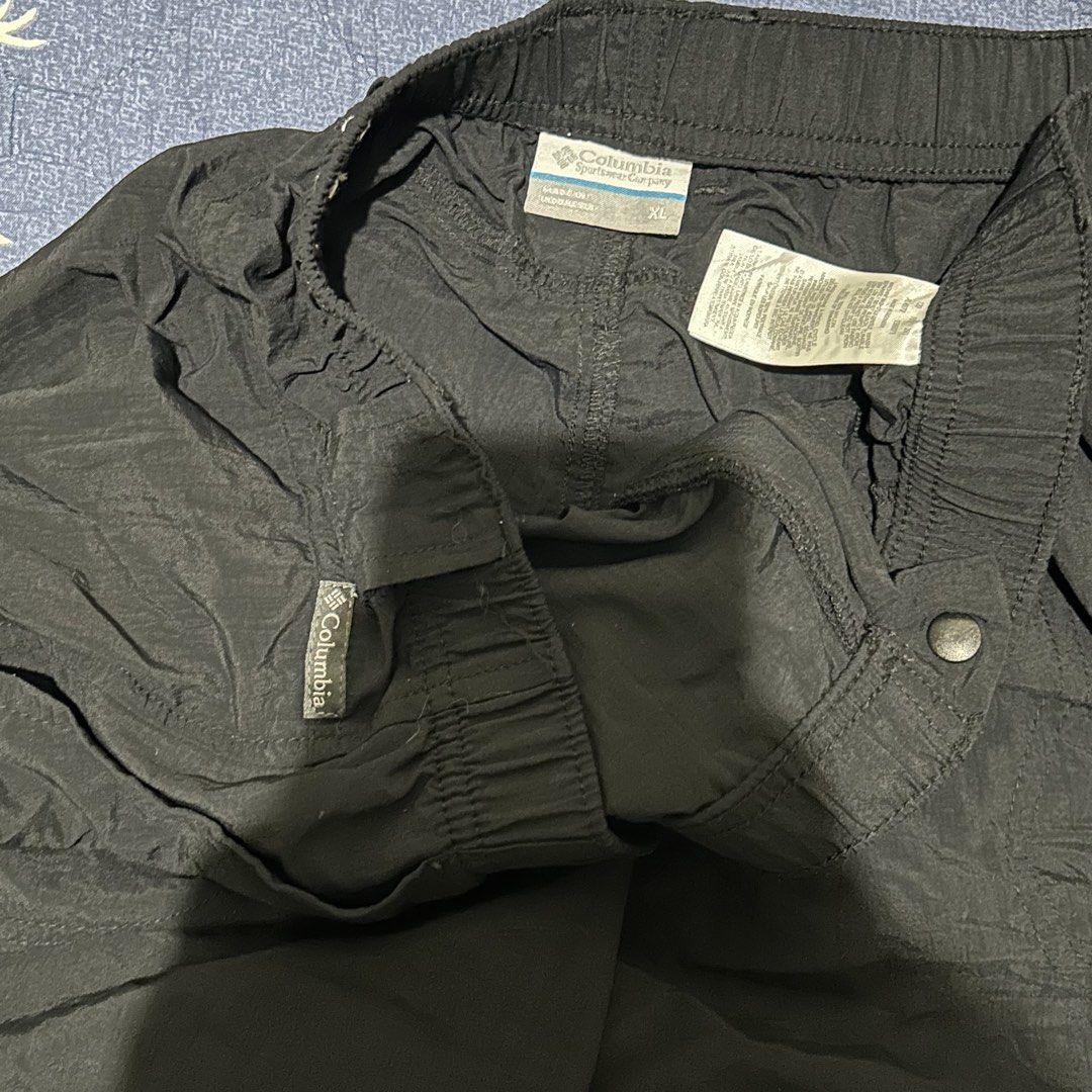 Columbia Black Cargo Shorts (Category: Shorts) located in Tanay. Submitted by mattyall (Listing ID 1462602736, Image 3). Description: - Columbia Sportswear shorts - Color: Black - Size: XL - Elastic waistband with drawstring - Zippered cargo pocket on right leg - Ideal for outdoor activities and casual wear.