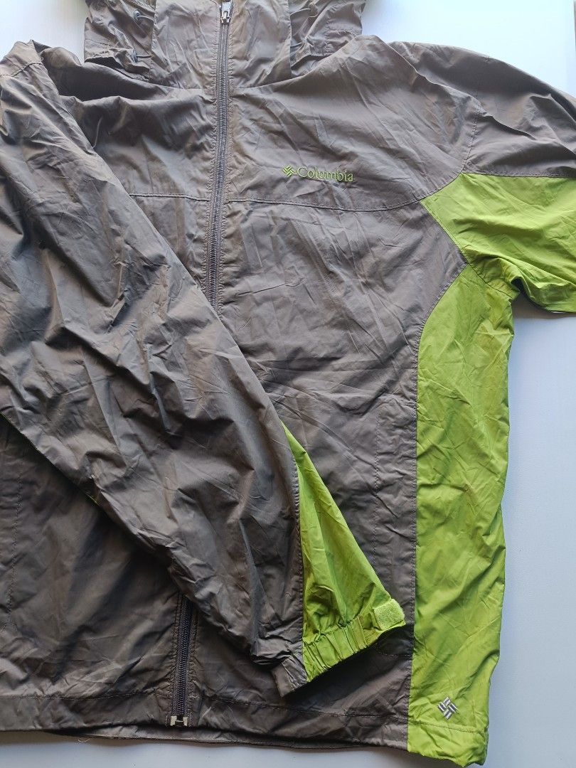 Columbia Lightweight Hooded Windbreaker Jacket (Category: Coats, Jackets and Outerwear) located in Baguio. Submitted by wear_mo_clothing_shop (Listing ID 1462513564, Image 2). Description: - Columbia windbreaker jacket - Lightweight and packable - Hooded with full zip closure - Two-tone brown and lime green - Zipped pockets for secure storage - Ideal for outdoor activities and everyday wear.