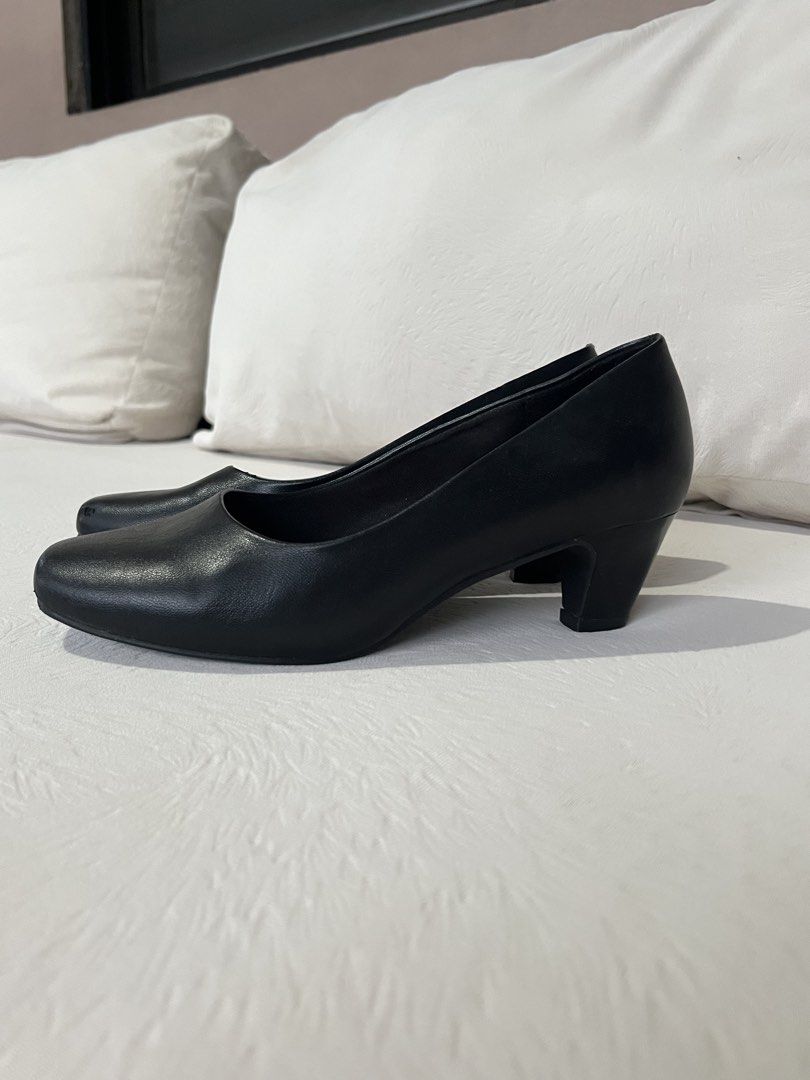 Comfort Plus Black Leather Block Heels (Category: Heels) located in Mexico. Submitted by alyvl (Listing ID 1462559432, Image 2). Description: Brand: Comfort Plus by Payless Style: Janis – Black Size: 36 / 6W Original Price: ₱1,450 📦 Comes with original box Condition: Slightly used — only worn for 1 month • Minimal signs of usage, not noticeable • Still in good condition and very presentable • Well-maintained • Comes with original box Perfect for