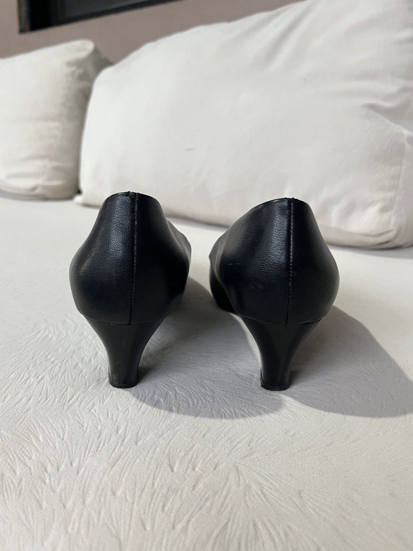Comfort Plus Black Leather Block Heels (Category: Heels) located in Mexico. Submitted by alyvl (Listing ID 1462559432, Image 3). Description: Brand: Comfort Plus by Payless Style: Janis – Black Size: 36 / 6W Original Price: ₱1,450 📦 Comes with original box Condition: Slightly used — only worn for 1 month • Minimal signs of usage, not noticeable • Still in good condition and very presentable • Well-maintained • Comes with original box Perfect for