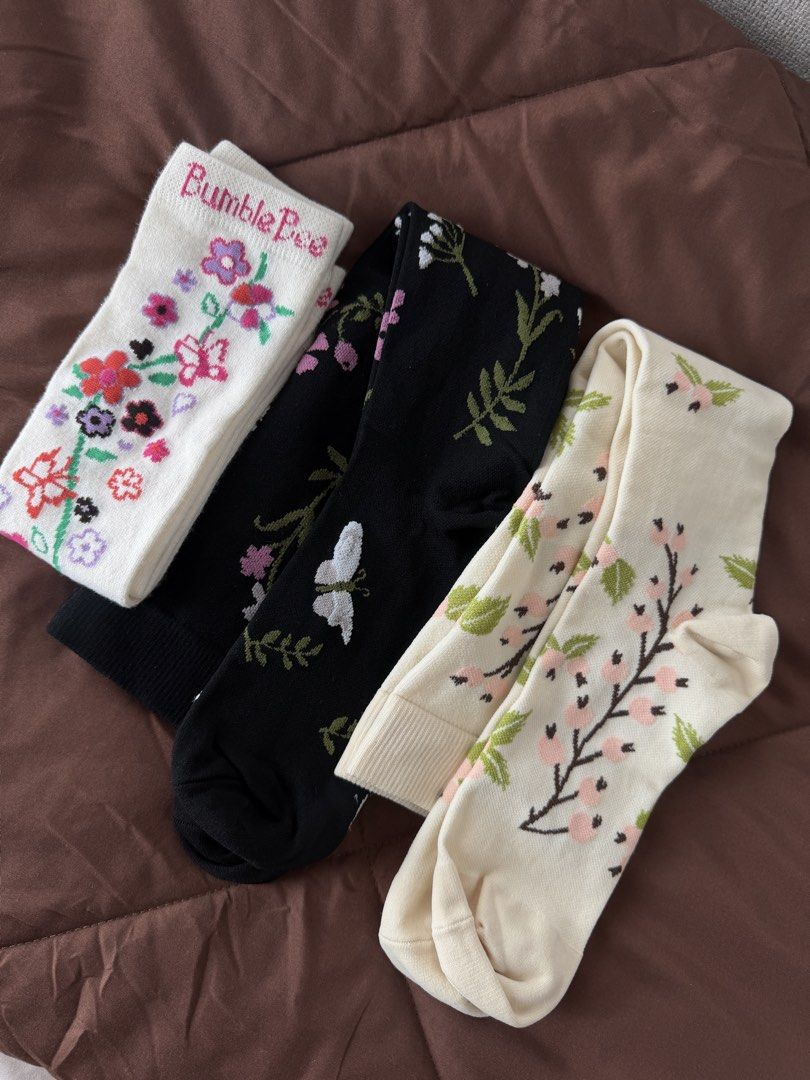 Compression Socks (Category: Maternity Care) located in Pasir Gudang. Submitted by allaboutpreloves (Listing ID 1462525193, Image 1). Description: Compression socks with FREE hand/leg warmer.