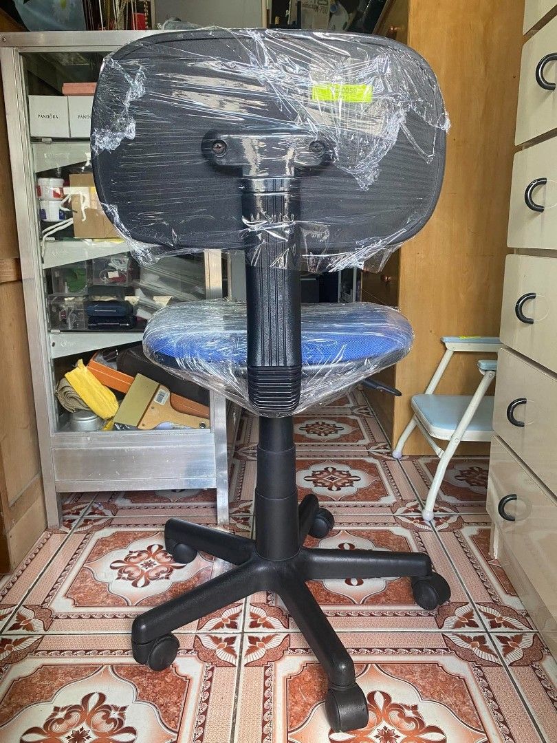 Computer chair (Category: Chairs) located in Cavite. Submitted by needful_things01 (Listing ID 1462483062, Image 3). Description: Japan Quality 2 pcs available.