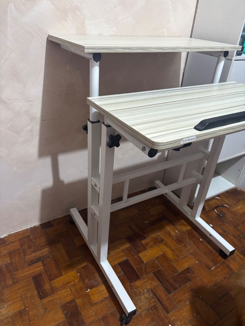 Computer Table (Category: Office Furniture & Fixtures) located in Caloocan City. Submitted by s8t4nism (Listing ID 1462600454, Image 3). Description: Need funds. Good as new. adjustable height. one side adjustable table. .