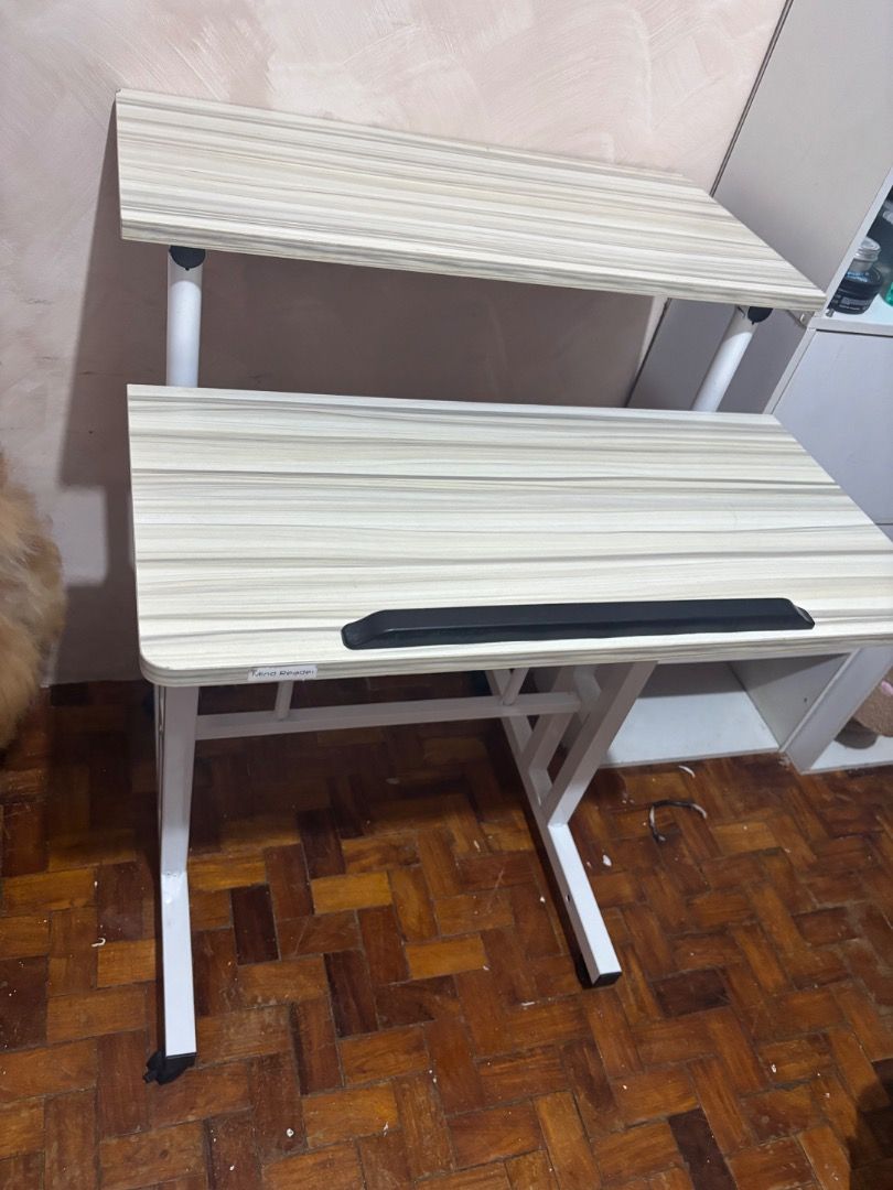 Computer Table (Category: Office Furniture & Fixtures) located in Caloocan City. Submitted by s8t4nism (Listing ID 1462600454, Image 2). Description: Need funds. Good as new. adjustable height. one side adjustable table. .