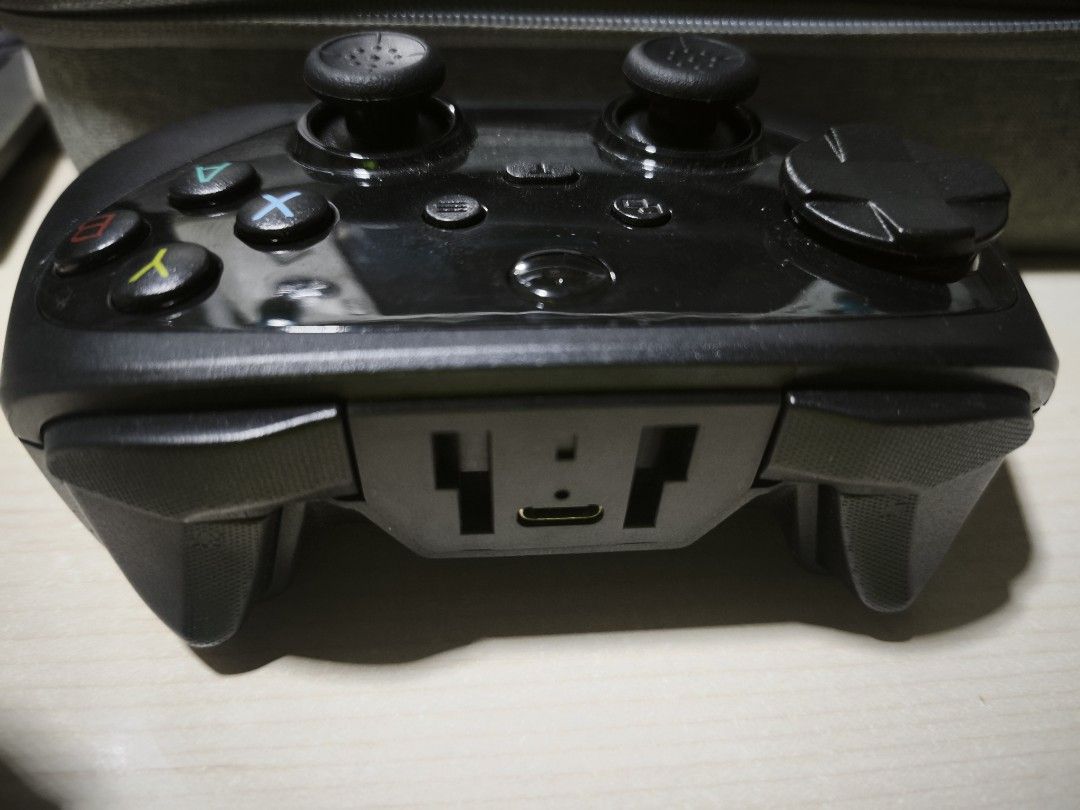Controller PC , switch, android （分類：手掣）位於 Hong Kong。 由 forhi2useo74239 提交（商品編號 1462499986，圖片 2）。簡介： 可以用喺pc，switch，android手機 時間地點可以再傾 。