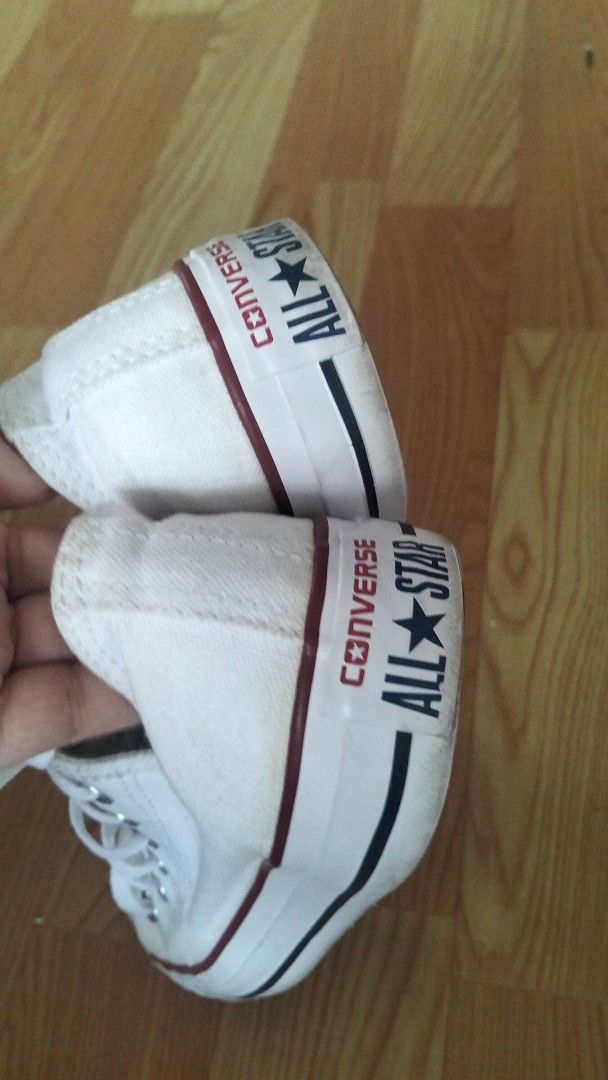 Converse All Star White Low Top Sneakers Size 6 (Category: Sneakers) located in Balanga. Submitted by eljayshoppie (Listing ID 1462520736, Image 3). Description: - Classic white Converse low tops - Size 6 - Clean white laces - Iconic Converse All Star logo on heel - Ideal for everyday wear.