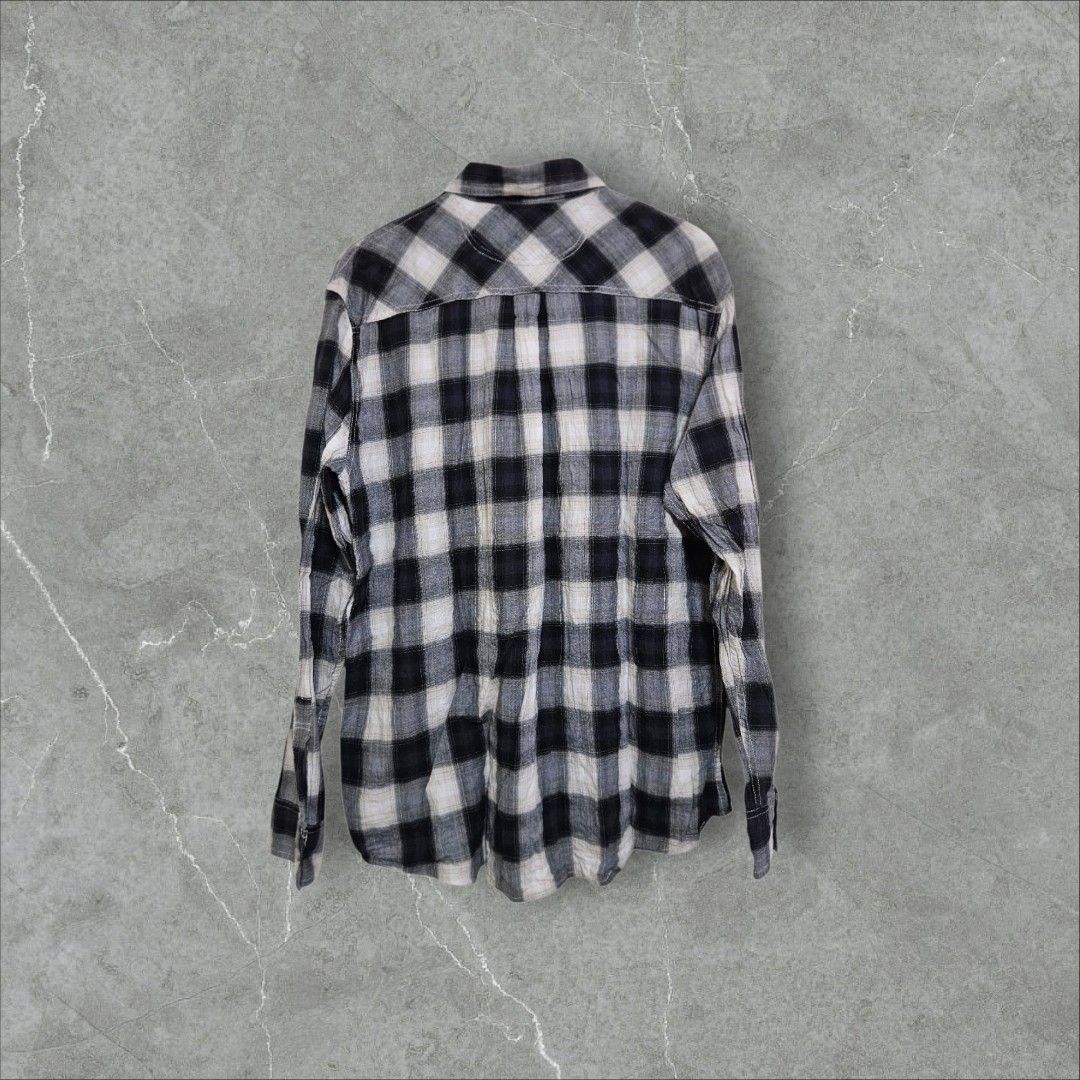 Converse one star plaid flannel (Category: Coats, Jackets and Outerwear) located in Baguio. Submitted by fadexquisite (Listing ID 1462602851, Image 2). Description: Converse one star plaid flannel Xlarge 30x26 Excellent condition 400 plus ship fee.
